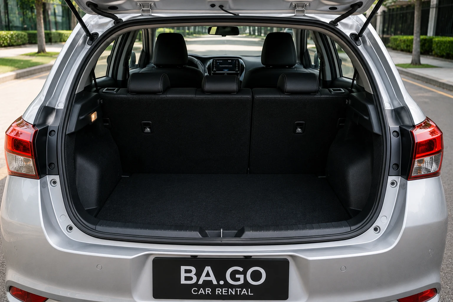 Toyota Yaris XLS hatchback trunk and luggage space